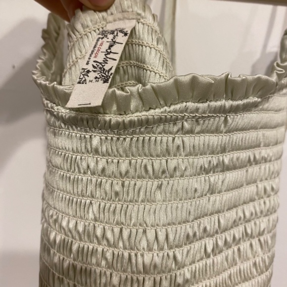 Free People Intimately Right On Time Cropped Smocked Cami Size Medium - Picture 3 of 4